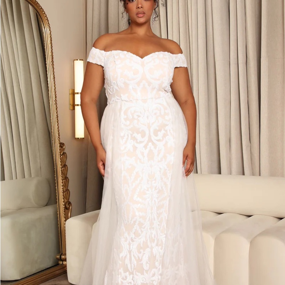 Elegant Off-Shoulder White Lace Dress